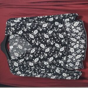 Stunning Old Navy Floral Long Sleeve